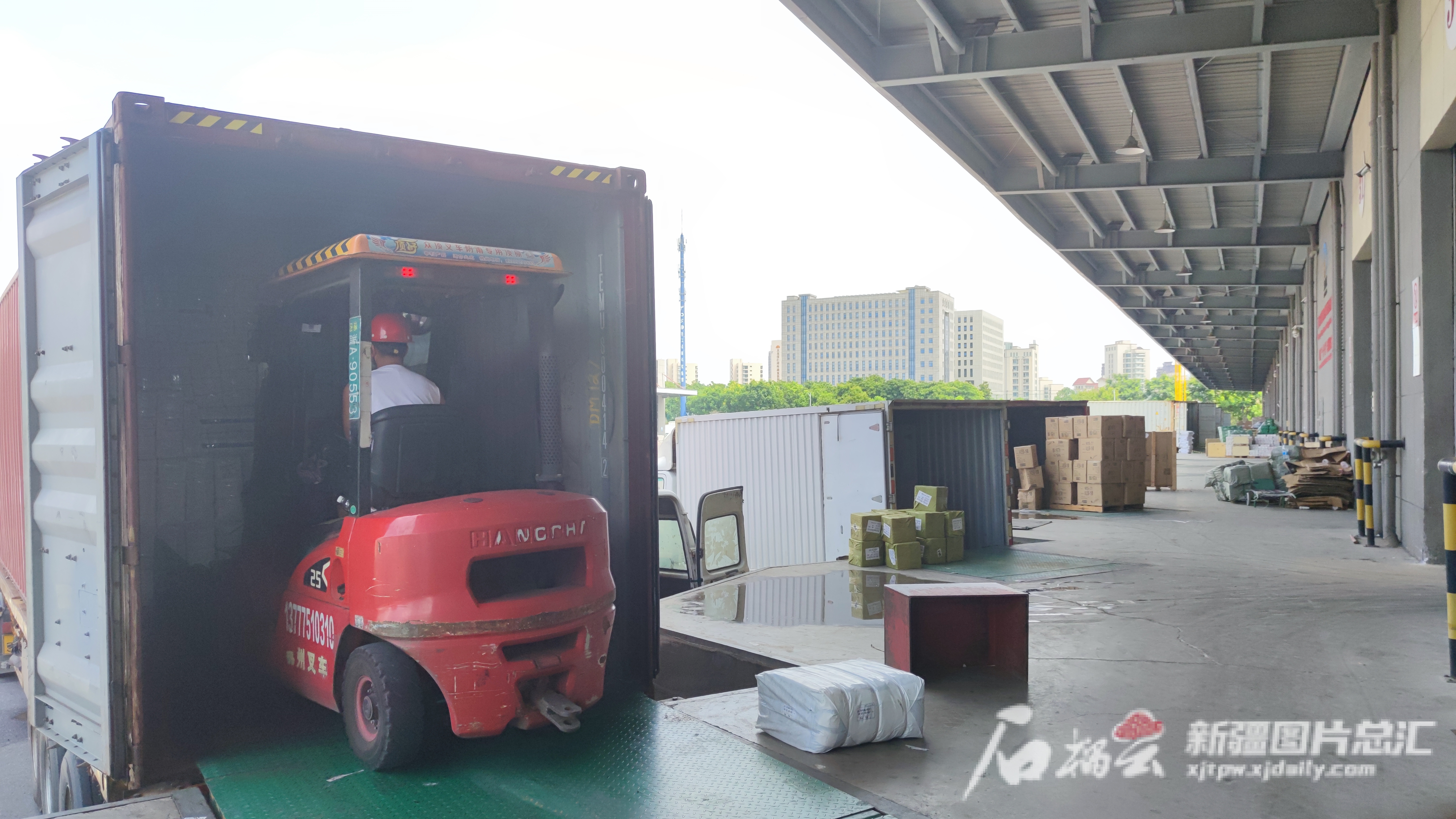 火狐电竞 火狐电竞APP三次转型让这家新疆企业如鱼得水(图1) 火狐电竞 火狐电竞APP三次转型让这家新疆企业如鱼得水(图1)