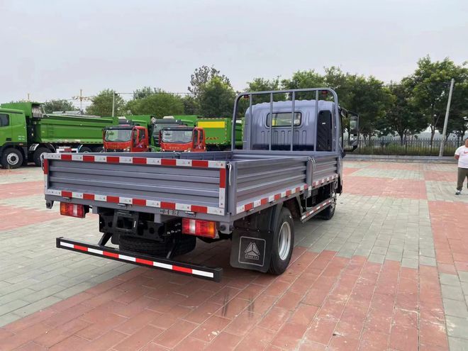 火狐电竞重汽统帅140马力平板箱车-北京总代理(图3) 火狐电竞重汽统帅140马力平板箱车-北京总代理(图3)