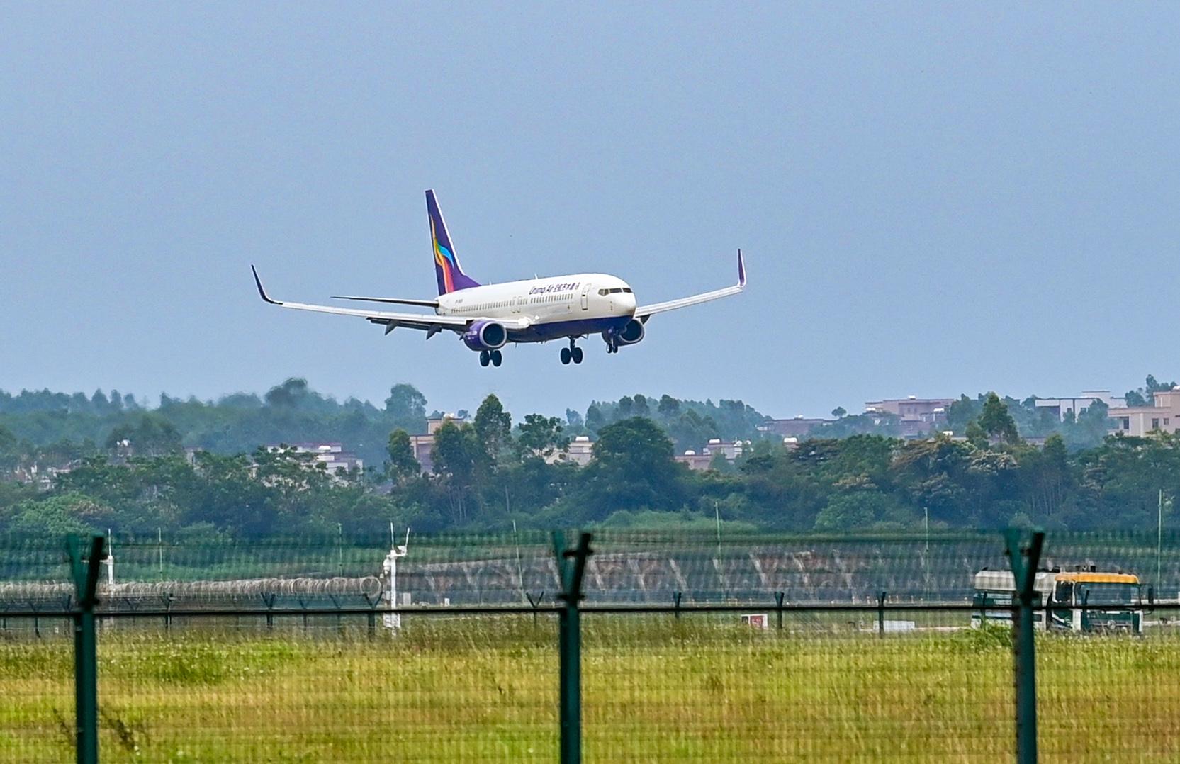 火狐电竞湛江吴川机场“水门礼”迎乌鲁木齐航空首航航班(图1) 火狐电竞湛江吴川机场“水门礼”迎乌鲁木齐航空首航航班(图1)