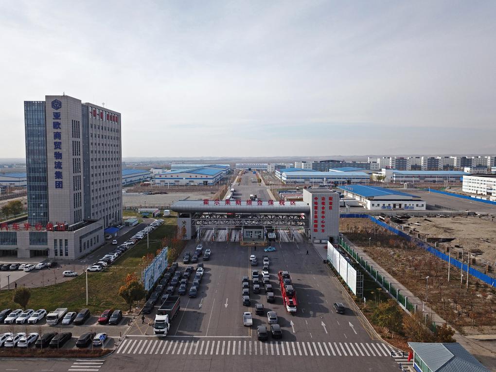 四季看新疆之走进口岸看新疆丨霍尔果斯“路路通” 物流人流“动起来”火狐电竞(图3) 四季看新疆之走进口岸看新疆丨霍尔果斯“路路通” 物流人流“动起来”火狐电竞(图3)