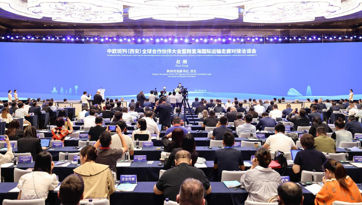 火狐电竞中欧班列(西安)全球合作伙伴大会暨跨里海国际运输走廊对接洽谈会举行(图1) 火狐电竞中欧班列(西安)全球合作伙伴大会暨跨里海国际运输走廊对接洽谈会举行(图1)